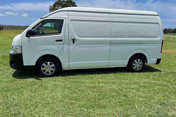 2017 Toyota Hiace KDH221R ELWB High Roof