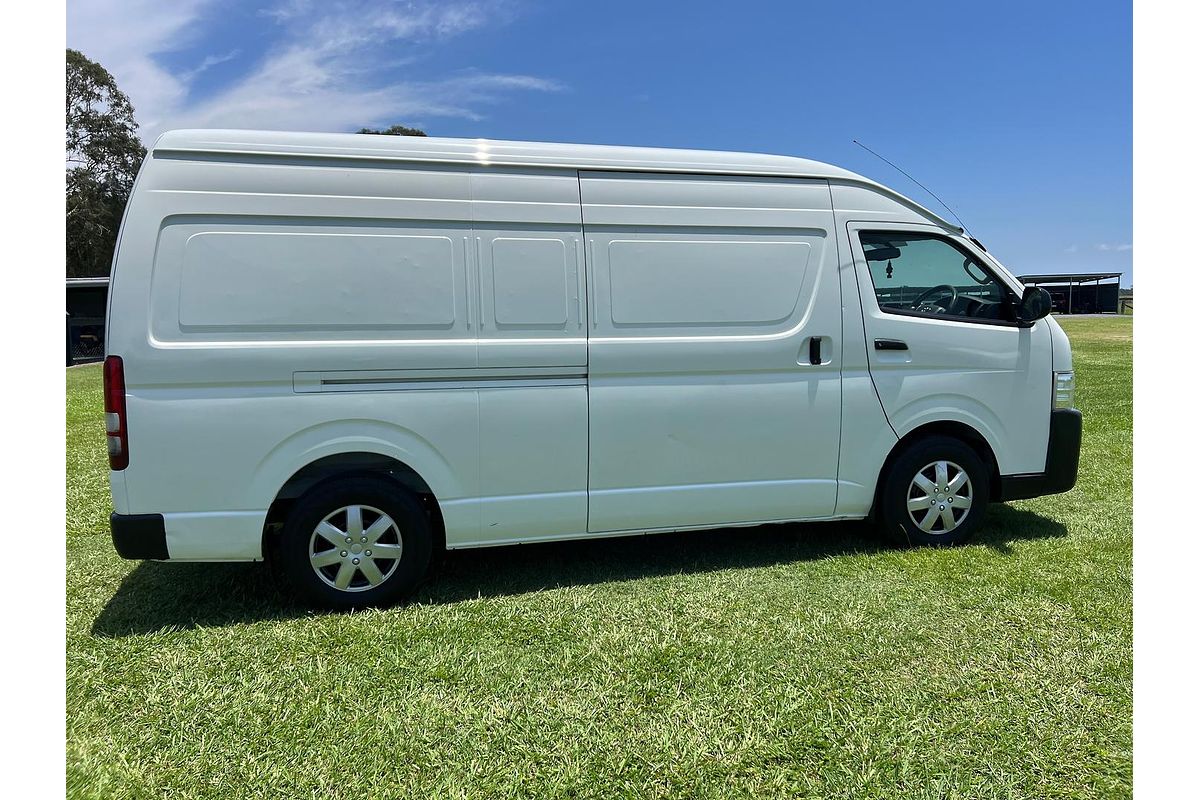 2017 Toyota Hiace KDH221R ELWB High Roof