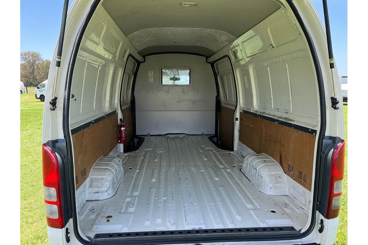 2017 Toyota Hiace KDH221R ELWB High Roof