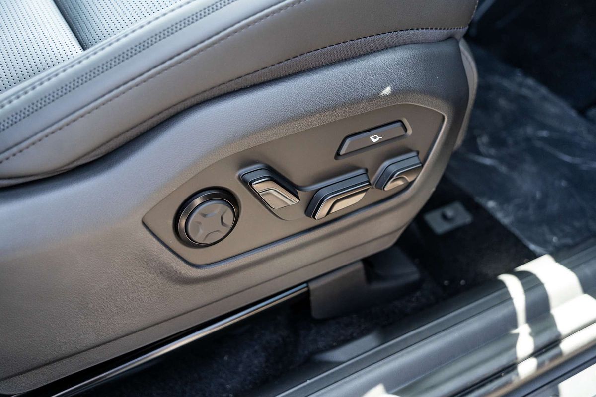 2025 Hyundai Santa Fe Calligraphy MX5.V2