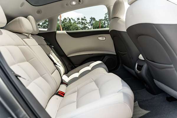 2025 MG IM5 Performance P12L