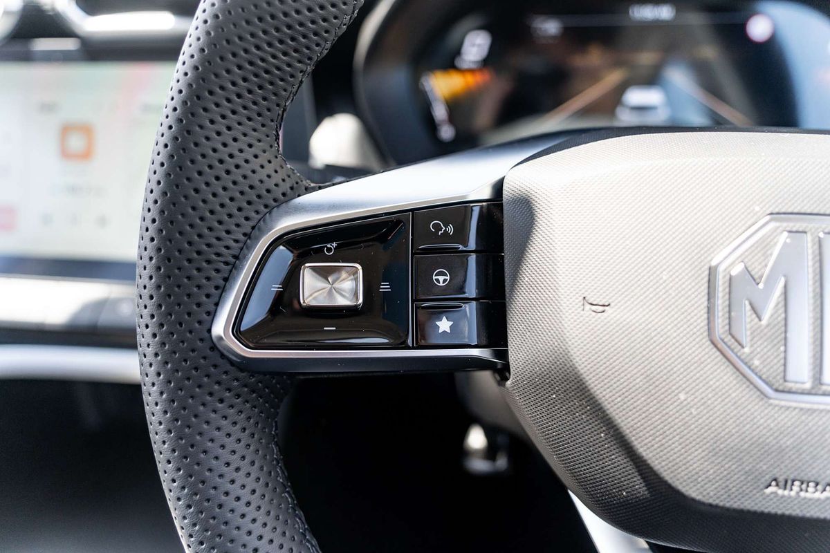 2025 MG ZS Essence ZS32