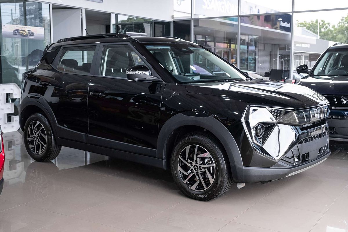 2025 Mahindra XUV3XO AX5L