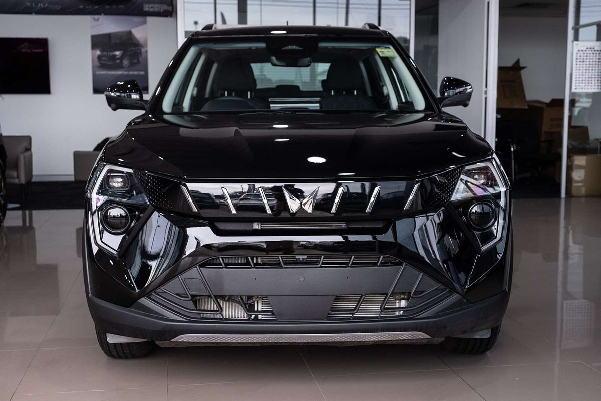 2025 Mahindra XUV3XO AX5L