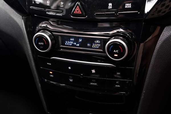 2025 Mahindra XUV3XO AX5L