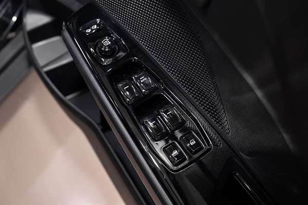 2025 Mahindra XUV3XO AX5L