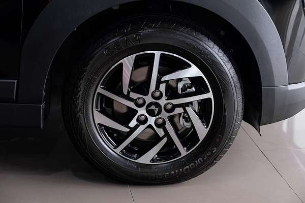 2025 Mahindra XUV3XO AX5L