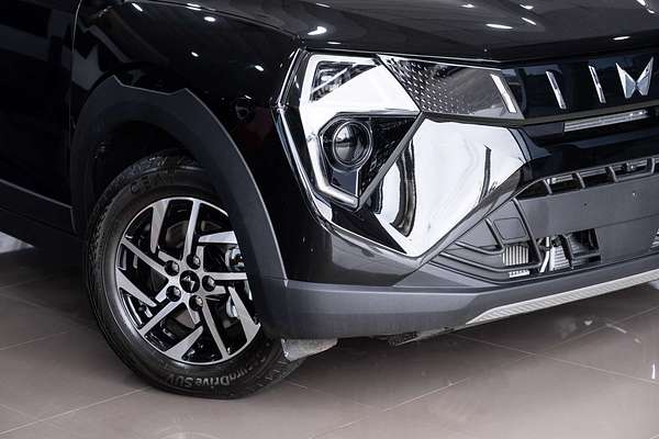 2025 Mahindra XUV3XO AX5L