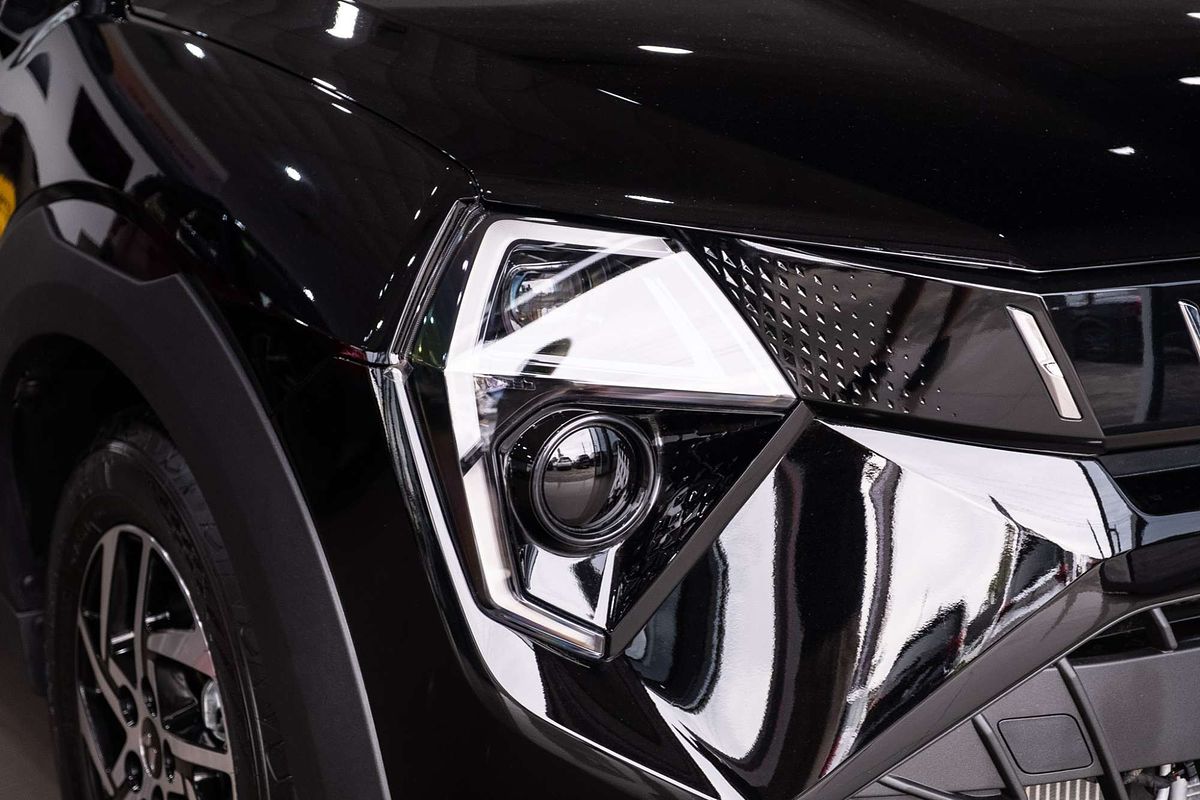 2025 Mahindra XUV3XO AX5L