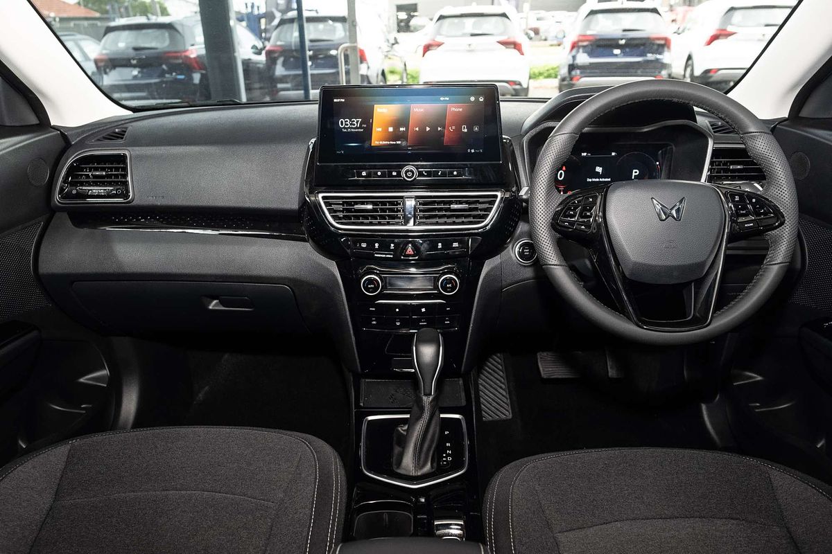 2025 Mahindra XUV3XO AX5L