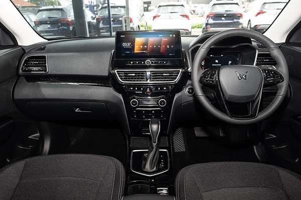 2025 Mahindra XUV3XO AX5L