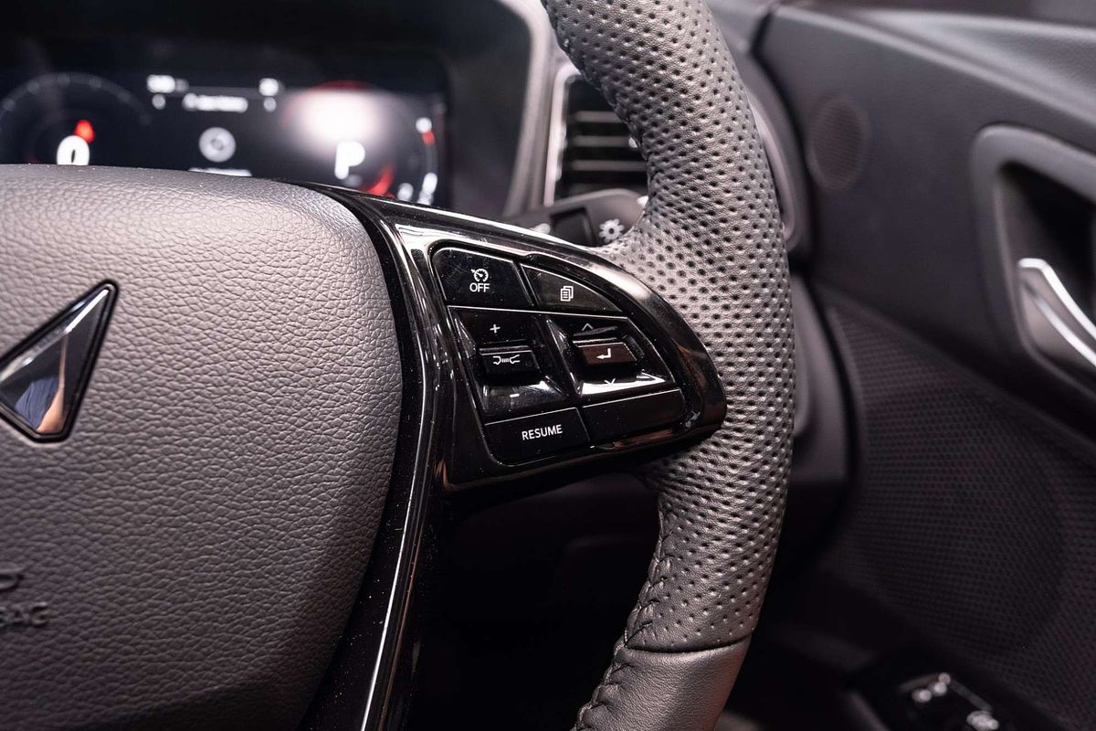 2025 Mahindra XUV3XO AX5L