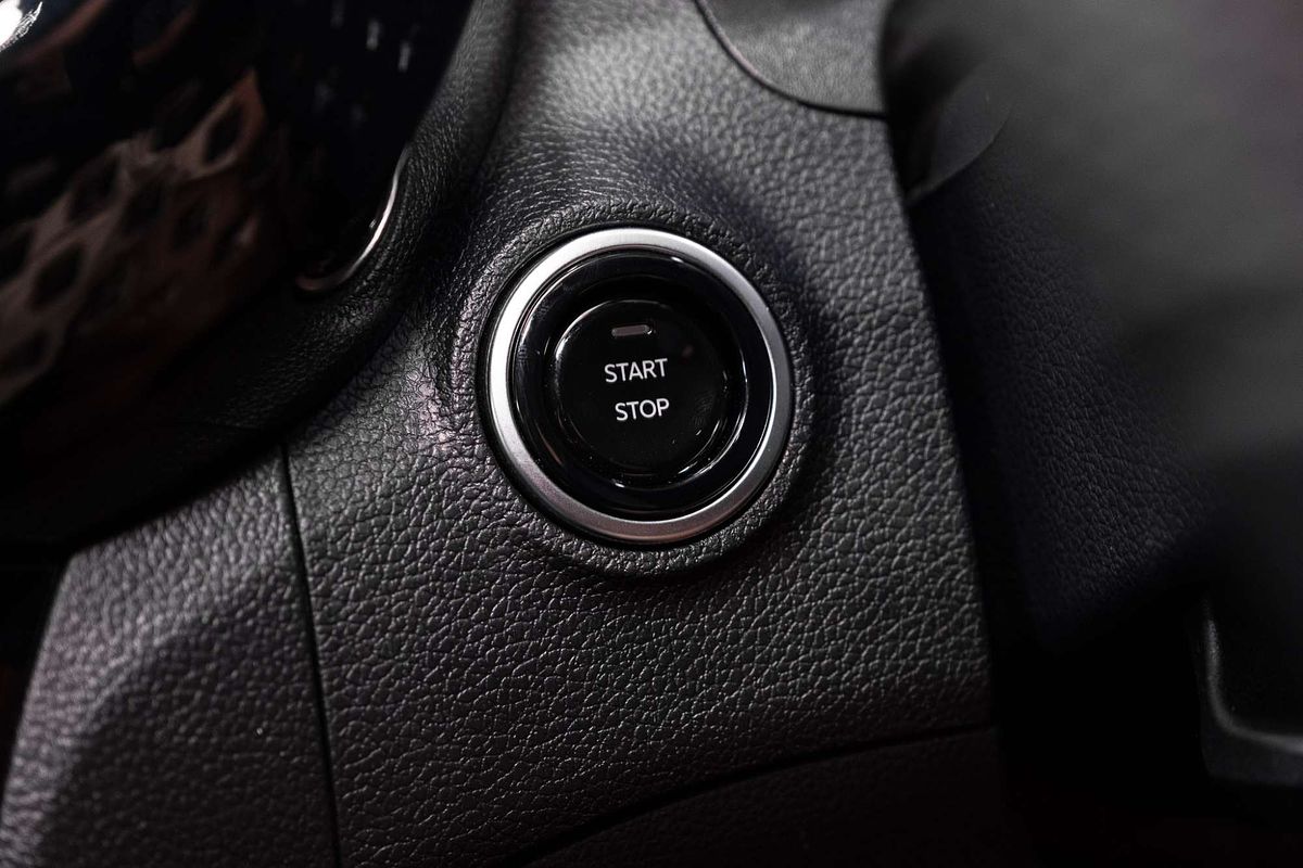 2025 Mahindra XUV3XO AX5L