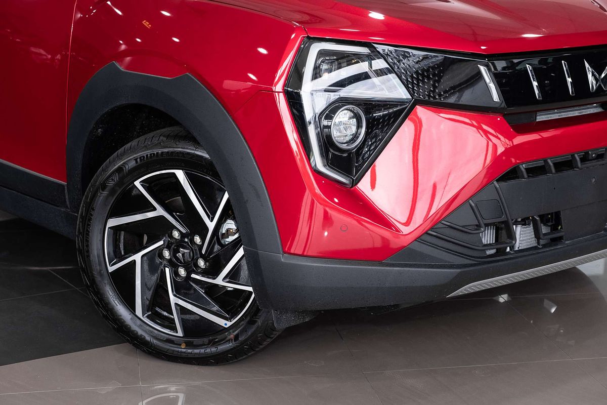 2025 Mahindra XUV3XO AX7L