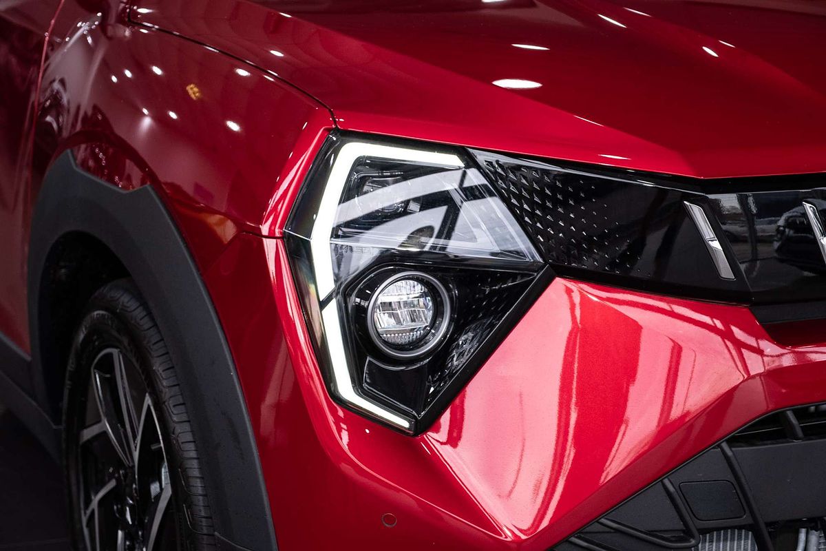 2025 Mahindra XUV3XO AX7L