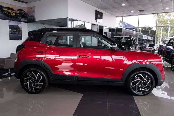2025 Mahindra XUV3XO AX7L