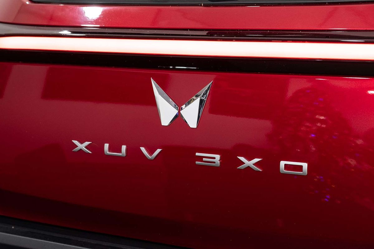 2025 Mahindra XUV3XO AX7L