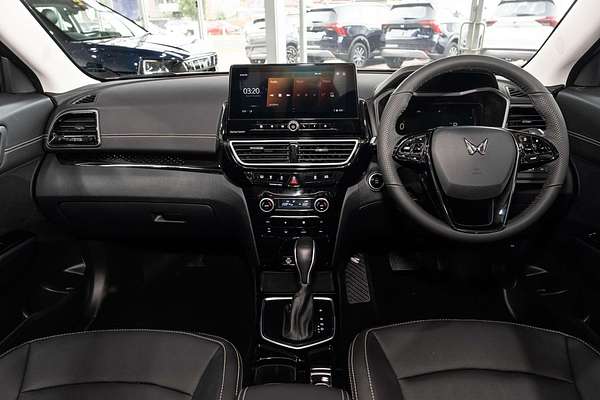 2025 Mahindra XUV3XO AX7L