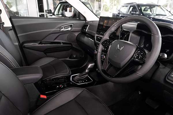 2025 Mahindra XUV3XO AX7L