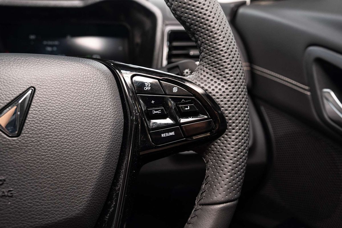 2025 Mahindra XUV3XO AX7L