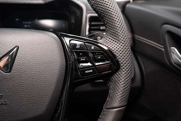 2025 Mahindra XUV3XO AX7L