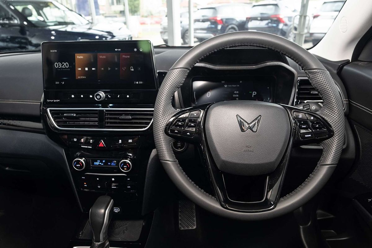 2025 Mahindra XUV3XO AX7L