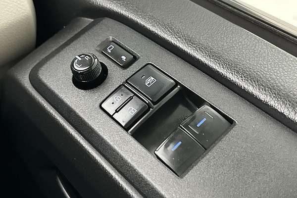 2020 Toyota Hiace Commuter GDH322R ELWB High Roof