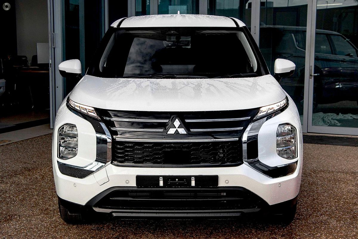 2025 Mitsubishi Outlander ES ZM