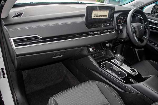 2025 Mitsubishi Outlander ES ZM