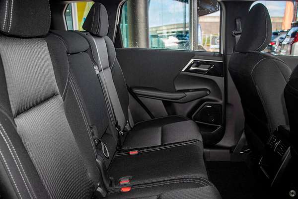 2025 Mitsubishi Outlander ES ZM