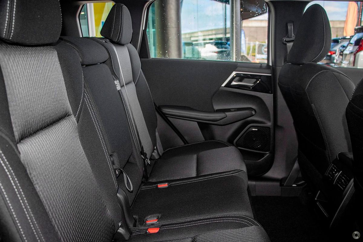 2025 Mitsubishi Outlander ES ZM