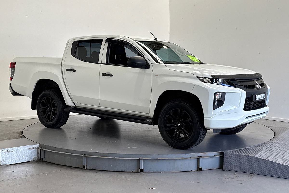 2023 Mitsubishi Triton GLX MR