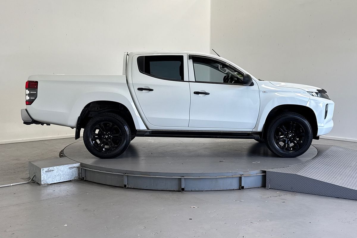 2023 Mitsubishi Triton GLX MR
