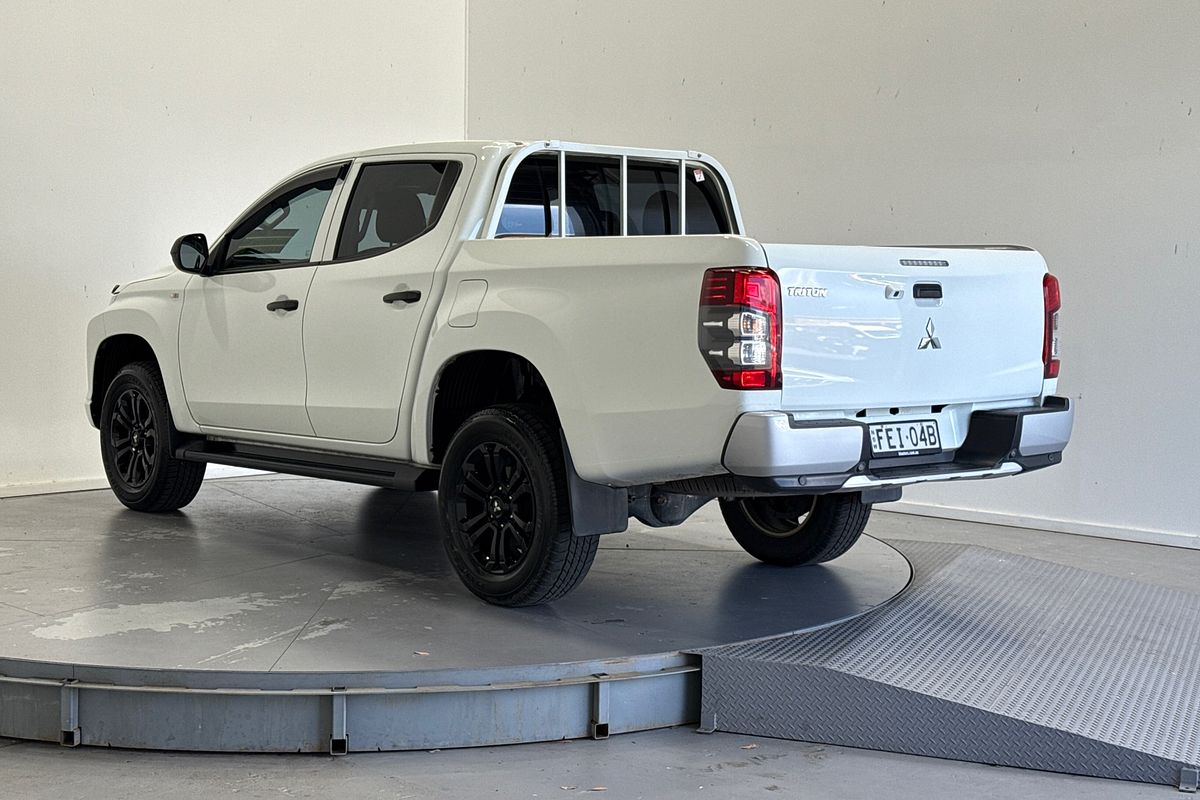 2023 Mitsubishi Triton GLX MR