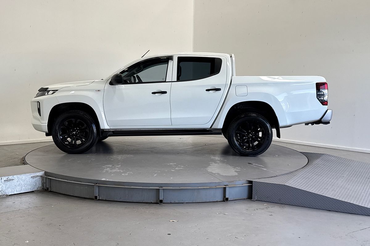2023 Mitsubishi Triton GLX MR