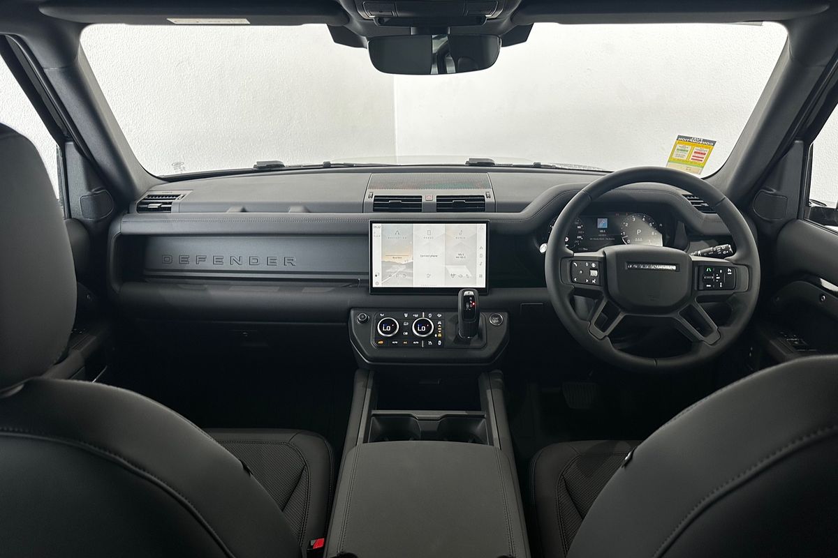 2025 Land Rover Defender 110 P400 X-Dynamic SE L663