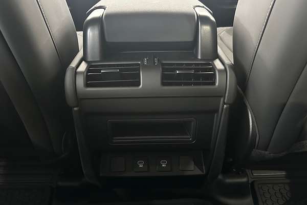 2025 Land Rover Defender 110 P400 X-Dynamic SE L663