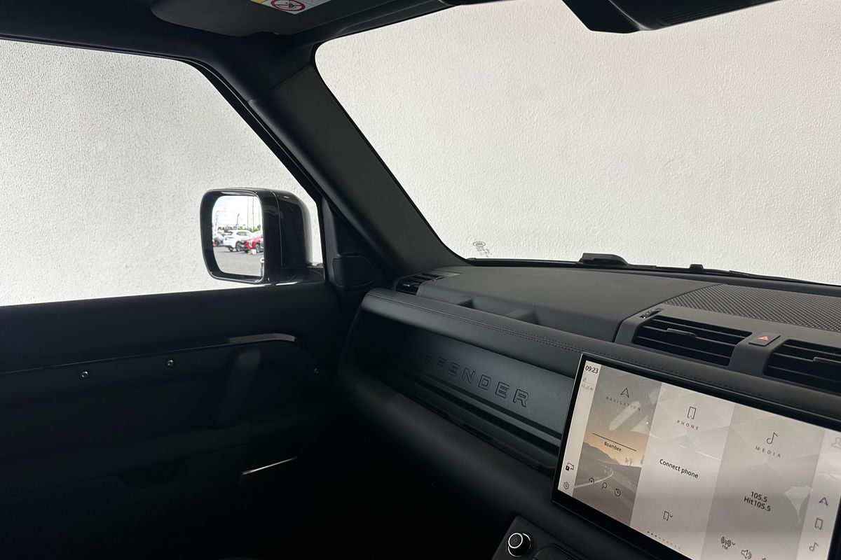 2025 Land Rover Defender 110 P400 X-Dynamic SE L663