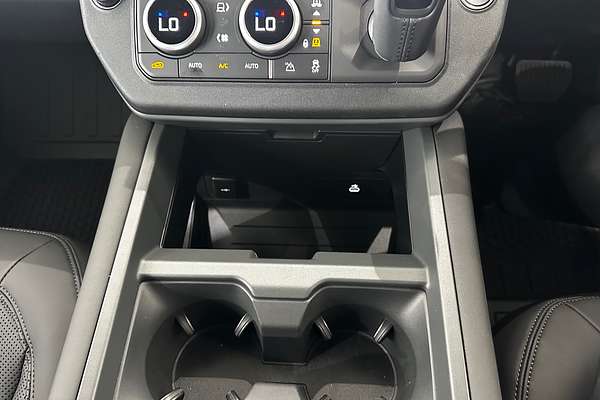 2025 Land Rover Defender 110 P400 X-Dynamic SE L663