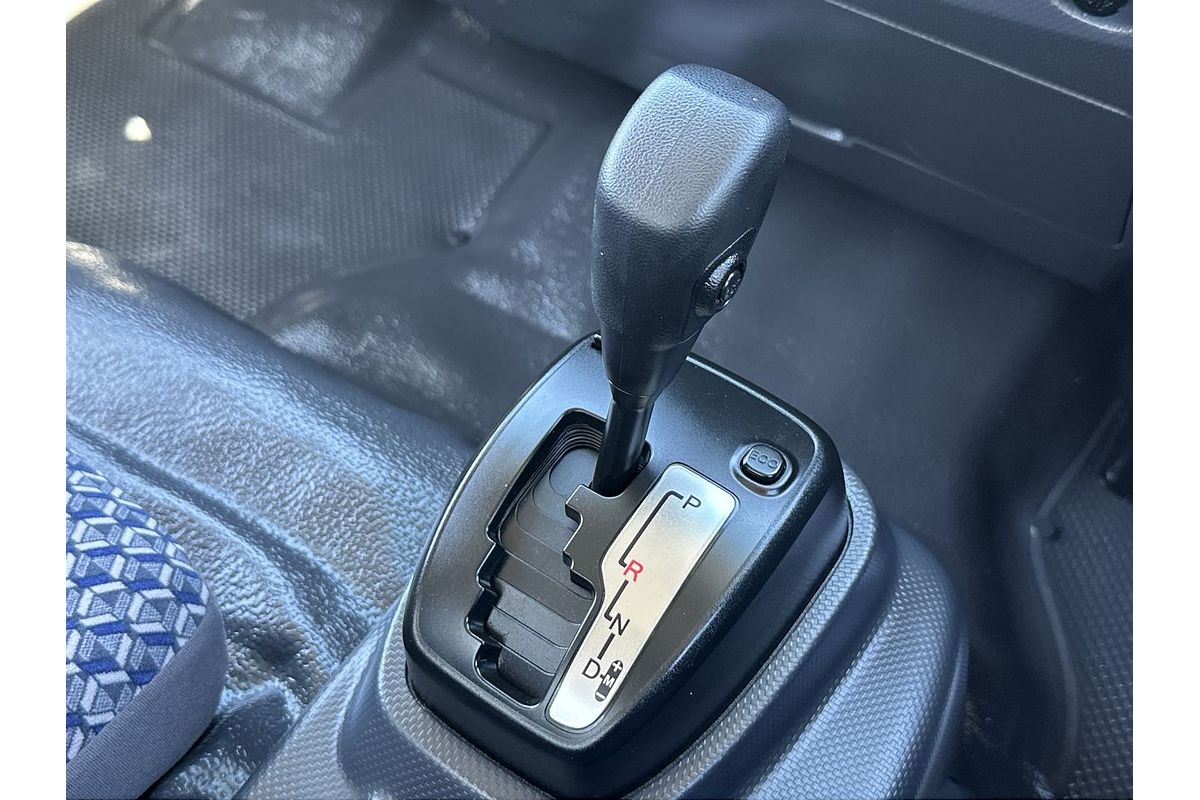 2023 Isuzu N Series NNR 45-150 Vanpack MWB