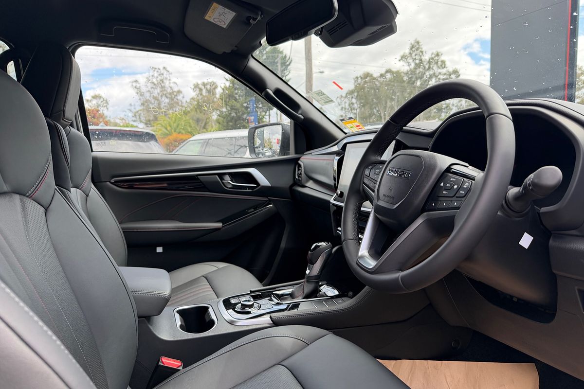 2025 Isuzu MU-X X-TERRAIN