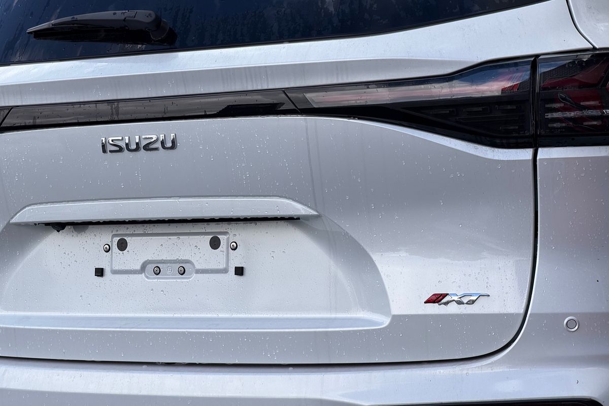 2025 Isuzu MU-X X-TERRAIN