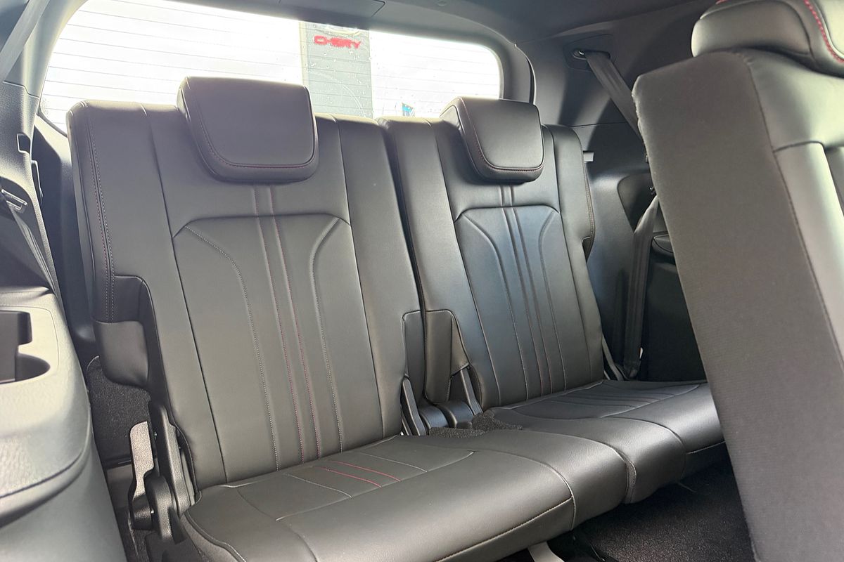 2025 Isuzu MU-X X-TERRAIN