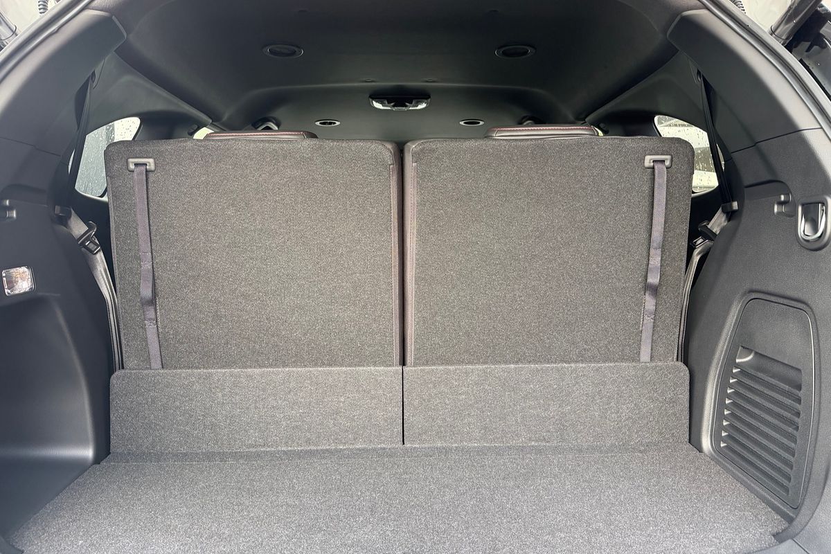 2025 Isuzu MU-X X-TERRAIN