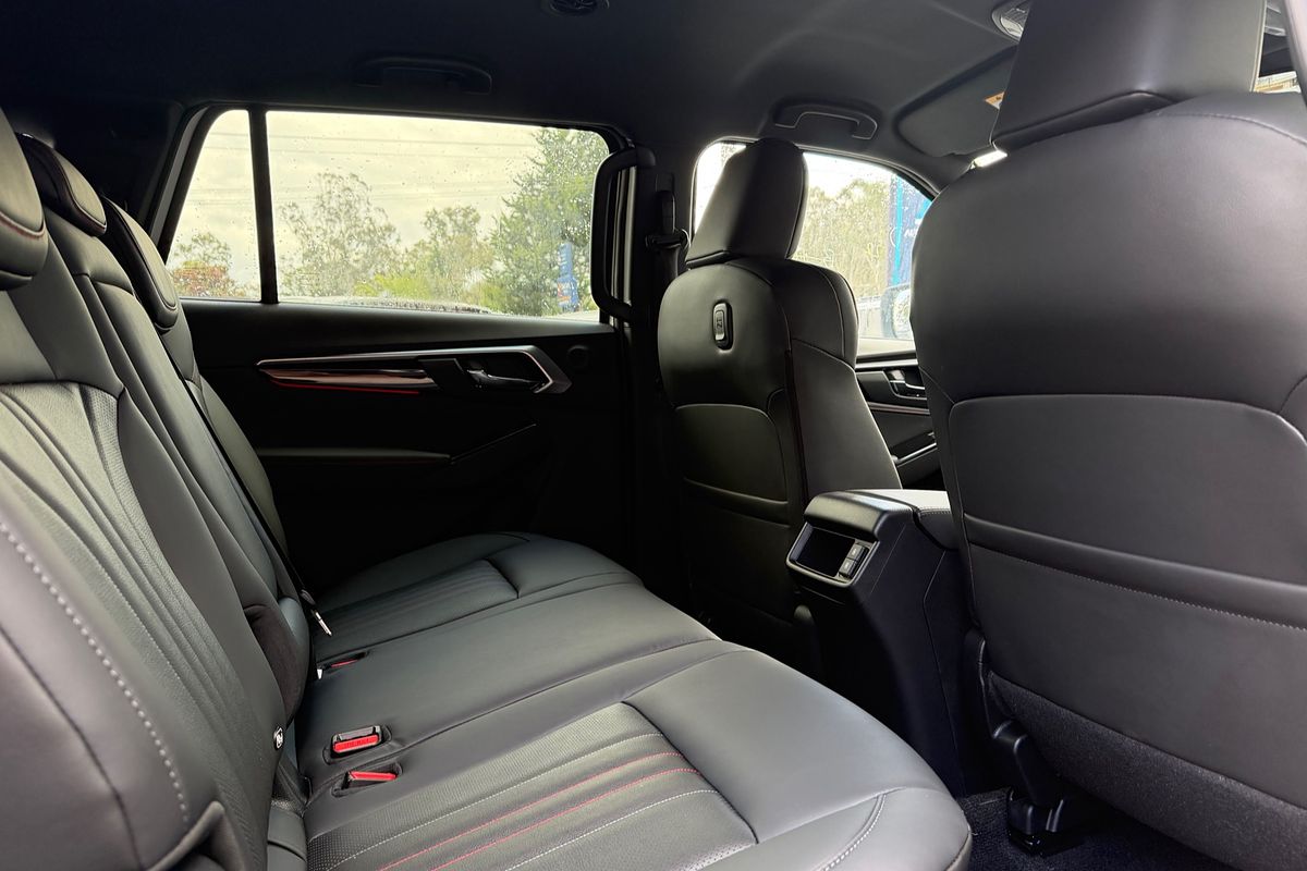 2025 Isuzu MU-X X-TERRAIN