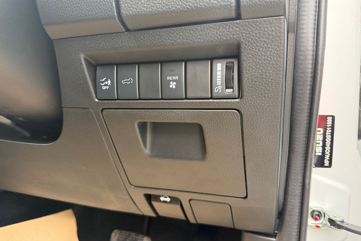 2025 Isuzu MU-X X-TERRAIN