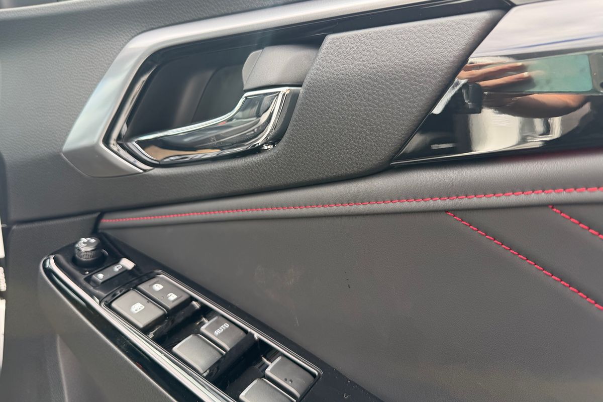 2025 Isuzu MU-X X-TERRAIN