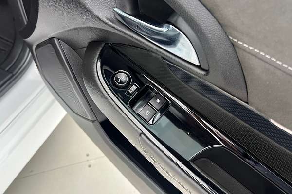 2016 Holden Ute SS V Redline VF Series II Rear Wheel Drive thumb-9