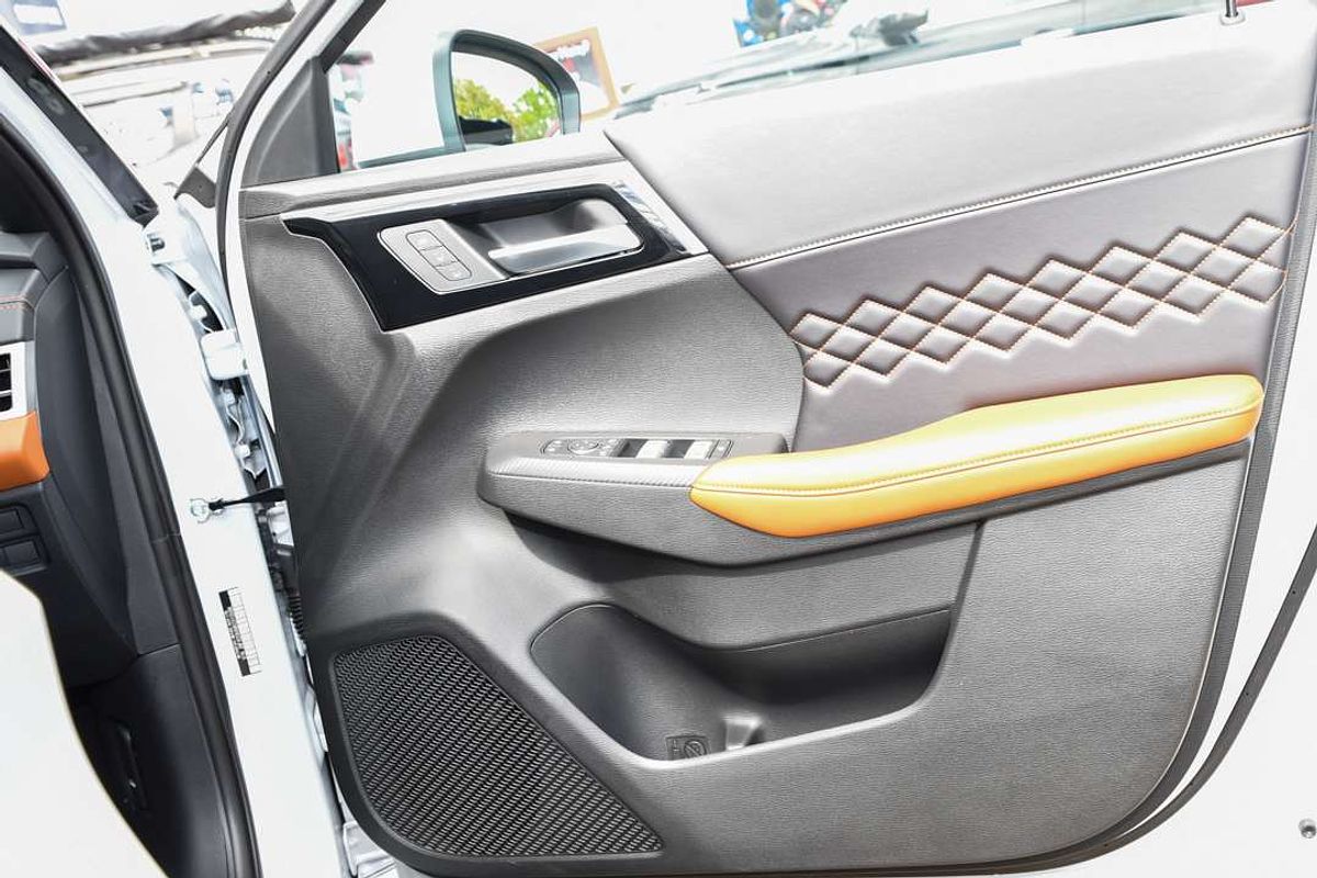 2024 Mitsubishi Outlander PHEV Exceed Tourer ZM