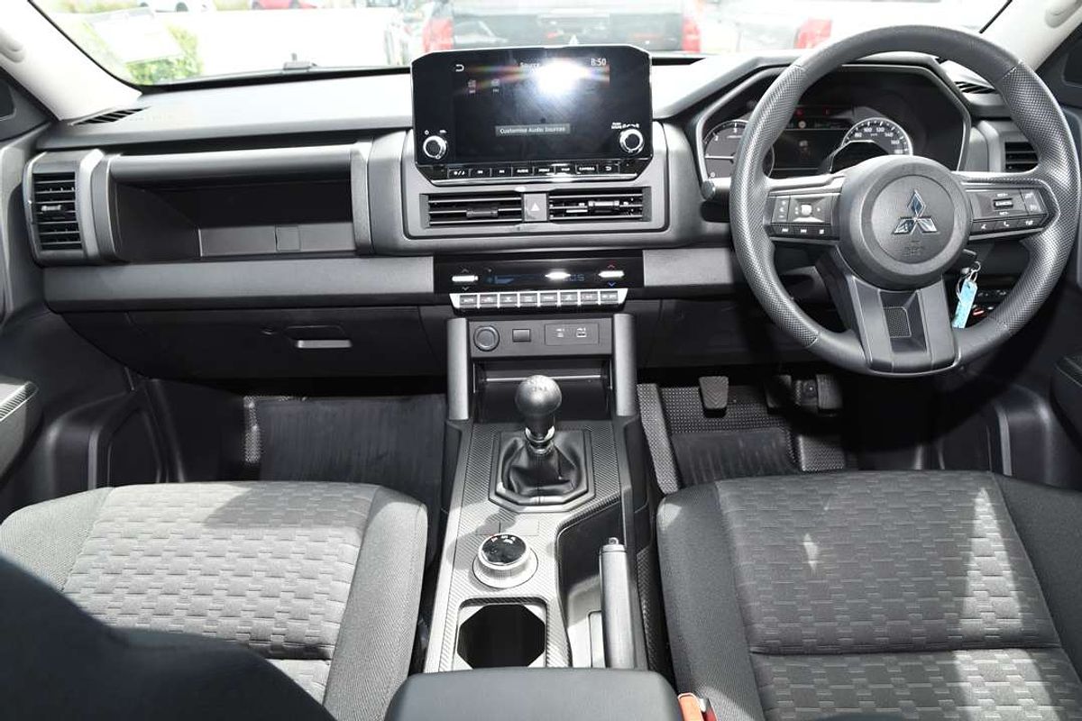 2025 Mitsubishi Triton GLX MV 4X4